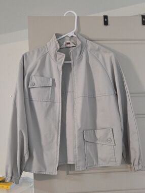 Light Gray Casual Jacket with Button Flap Pockets